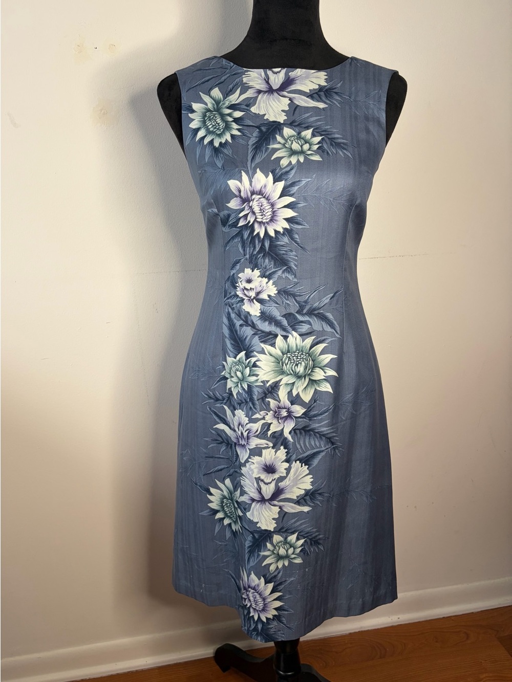 Tommy Bahama 100% Silk Blue Floral Chevron Weave Sheath Dress Size 2 Vintage